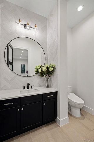 1021 Clear Creek Drive, Rochester Hills, MI 48306