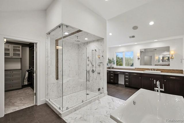 1021 Clear Creek Drive, Rochester Hills, MI 48306