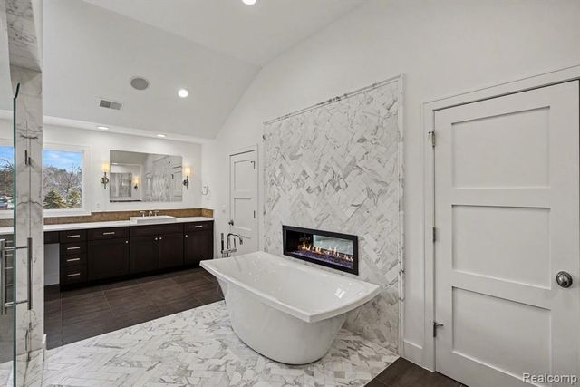 1021 Clear Creek Drive, Rochester Hills, MI 48306