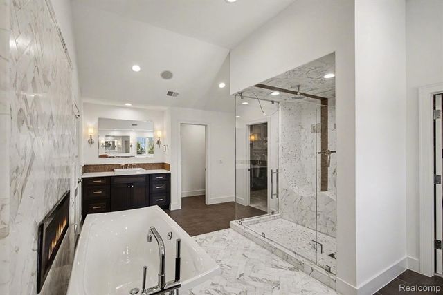 1021 Clear Creek Drive, Rochester Hills, MI 48306