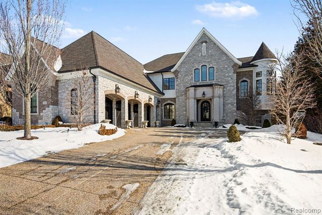 1021 Clear Creek Drive, Rochester Hills, MI 48306