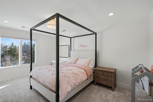 1021 Clear Creek Drive, Rochester Hills, MI 48306