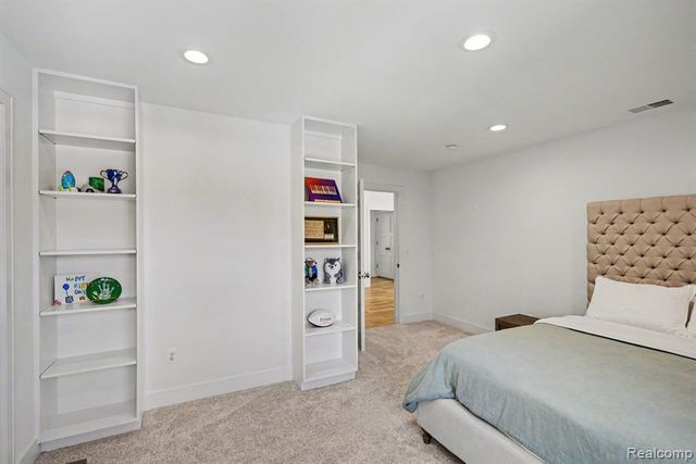 1021 Clear Creek Drive, Rochester Hills, MI 48306