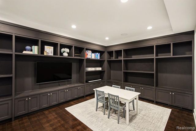 1021 Clear Creek Drive, Rochester Hills, MI 48306