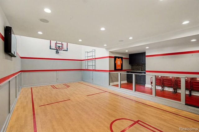 1021 Clear Creek Drive, Rochester Hills, MI 48306