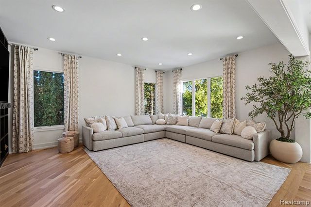 1021 Clear Creek Drive, Rochester Hills, MI 48306