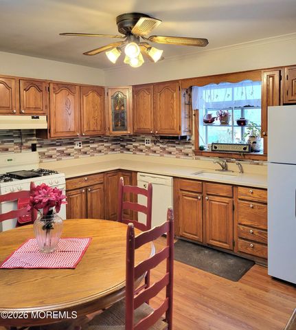 6 Octavia Place, Keyport, NJ 07735