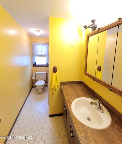 6 Octavia Place, Keyport, NJ 07735