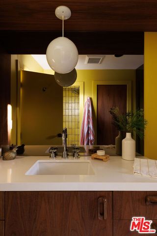 3900 Clayton Avenue, Los Angeles, CA 90027