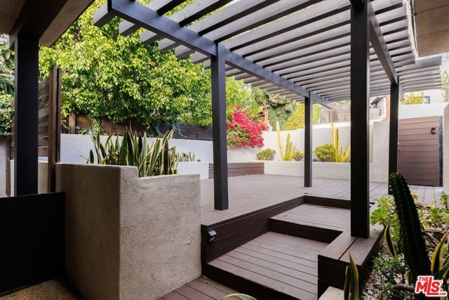 3900 Clayton Avenue, Los Angeles, CA 90027