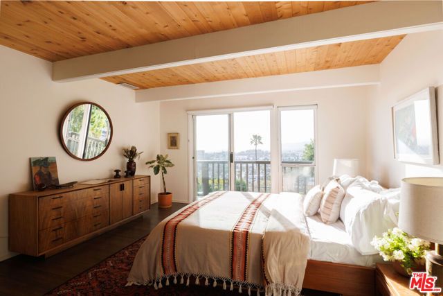 3900 Clayton Avenue, Los Angeles, CA 90027