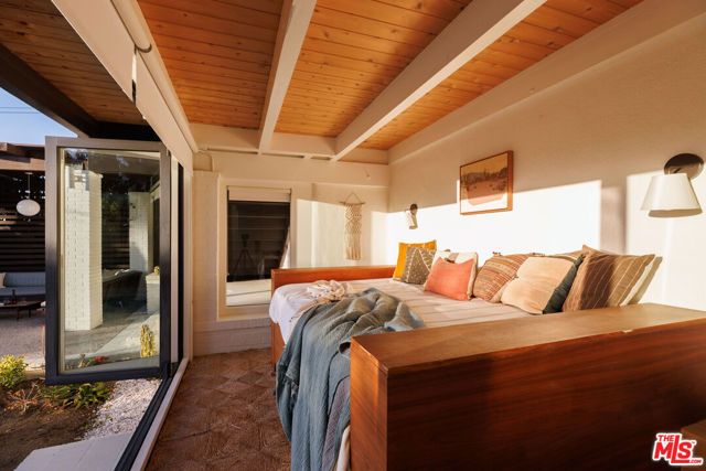 3900 Clayton Avenue, Los Angeles, CA 90027