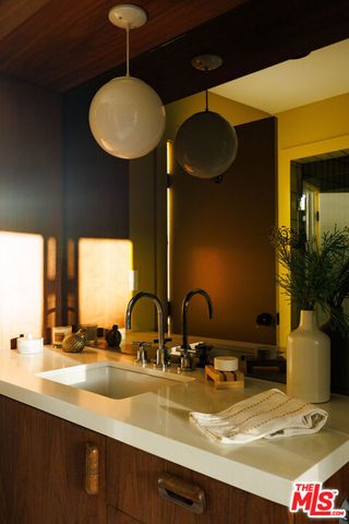 3900 Clayton Avenue, Los Angeles, CA 90027