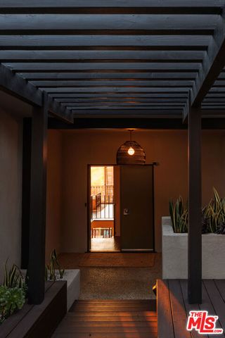 3900 Clayton Avenue, Los Angeles, CA 90027