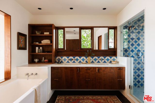 3900 Clayton Avenue, Los Angeles, CA 90027