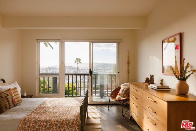 3900 Clayton Avenue, Los Angeles, CA 90027