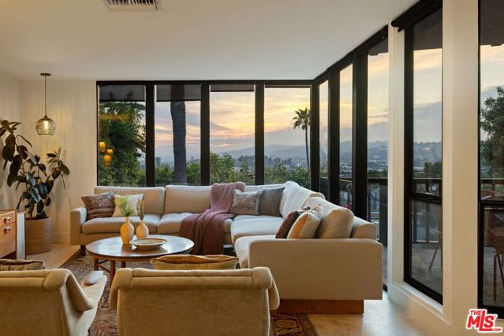 3900 Clayton Avenue, Los Angeles, CA 90027