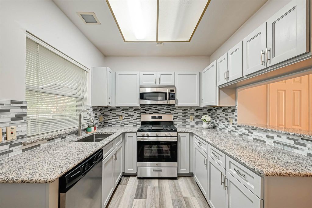 2930 Grants Lake Boulevard 304, Sugar Land, TX 77479