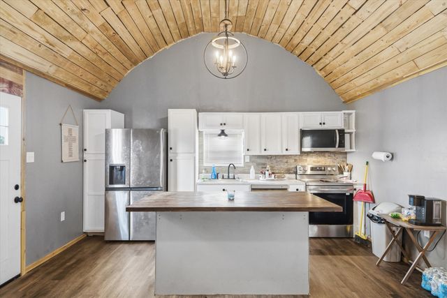 20675 County Road 3411, Chandler, TX 75758
