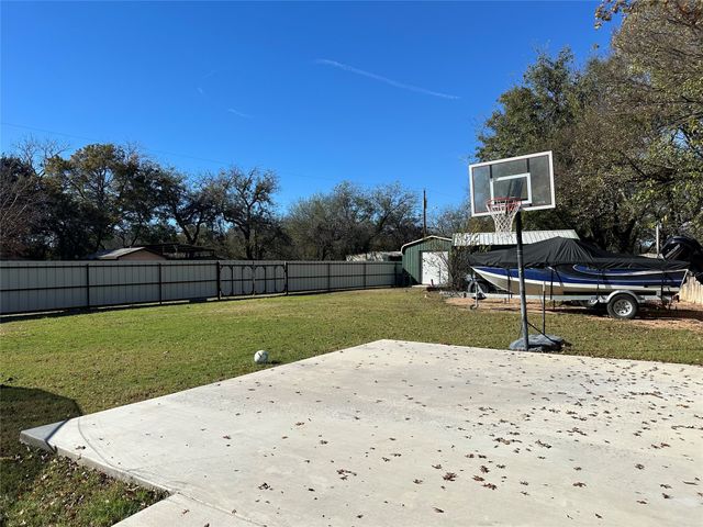 101 Twin Creek Road, Comanche, TX 76442