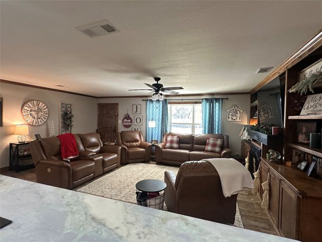 101 Twin Creek Road, Comanche, TX 76442