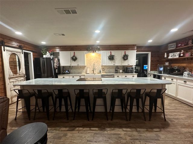 101 Twin Creek Road, Comanche, TX 76442