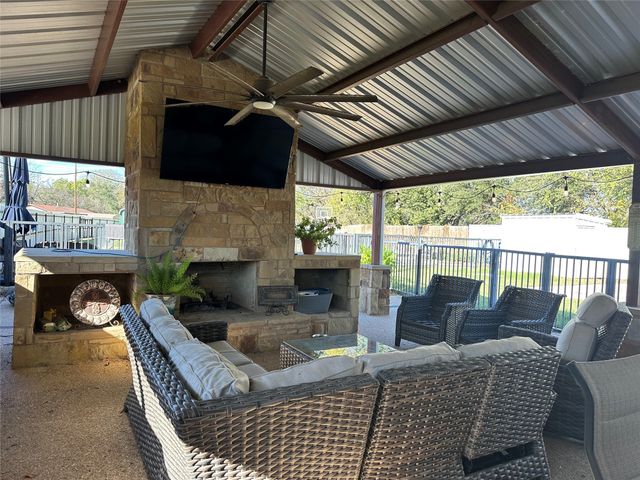 101 Twin Creek Road, Comanche, TX 76442