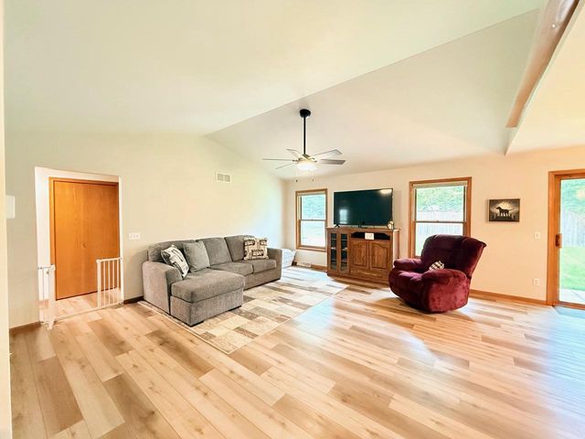 N2622 County Rd V, Lodi, WI 53555