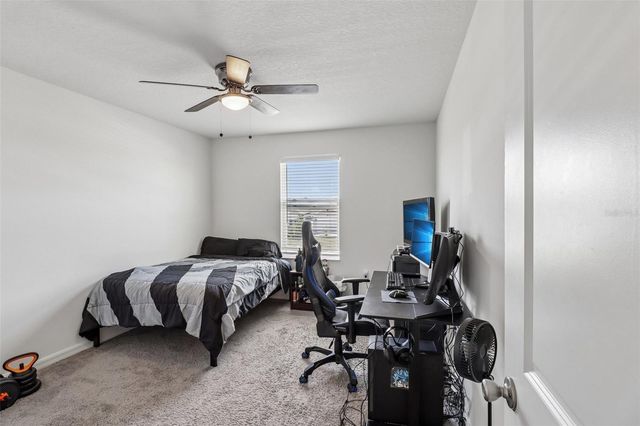 2082 FICUS STREET, Mascotte, FL 34753