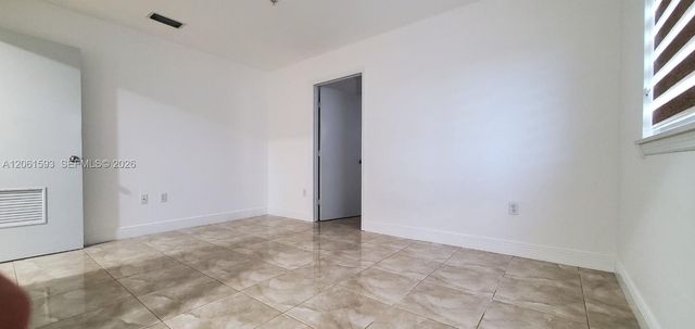 1627 NW 18th Street 310, Miami, FL 33125