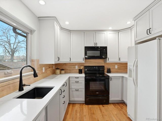 965 Saulsbury St, Lakewood, CO 80214