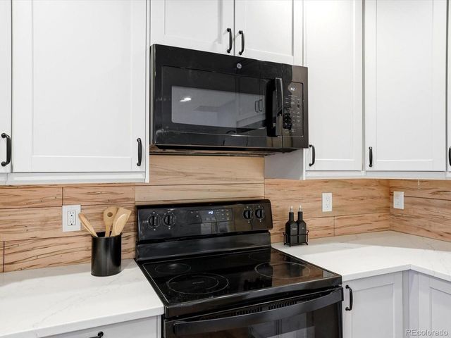 965 Saulsbury St, Lakewood, CO 80214