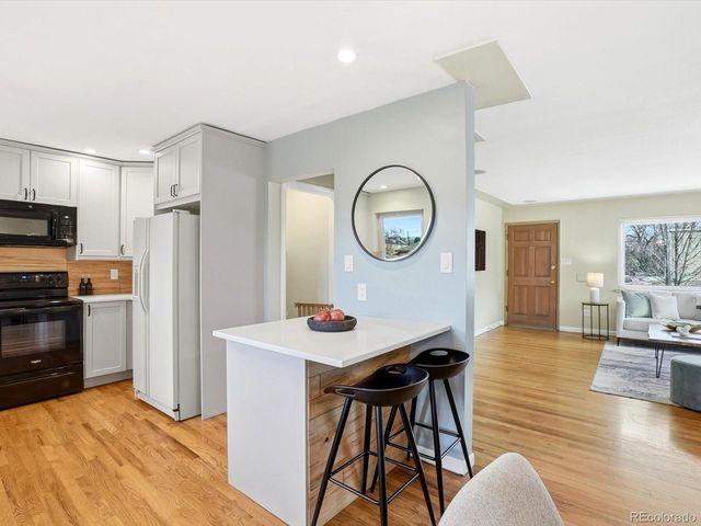 965 Saulsbury St, Lakewood, CO 80214