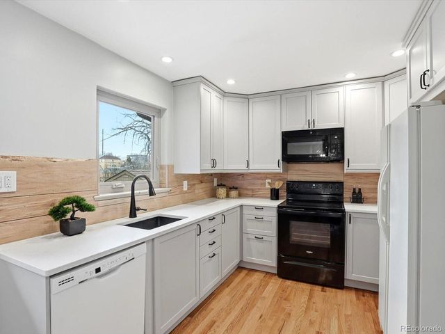 965 Saulsbury St, Lakewood, CO 80214