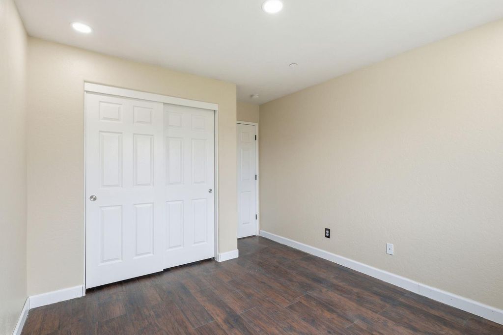 Image 11 of property listing at 1369 W Burgundy Court, Hanford, CA 93230