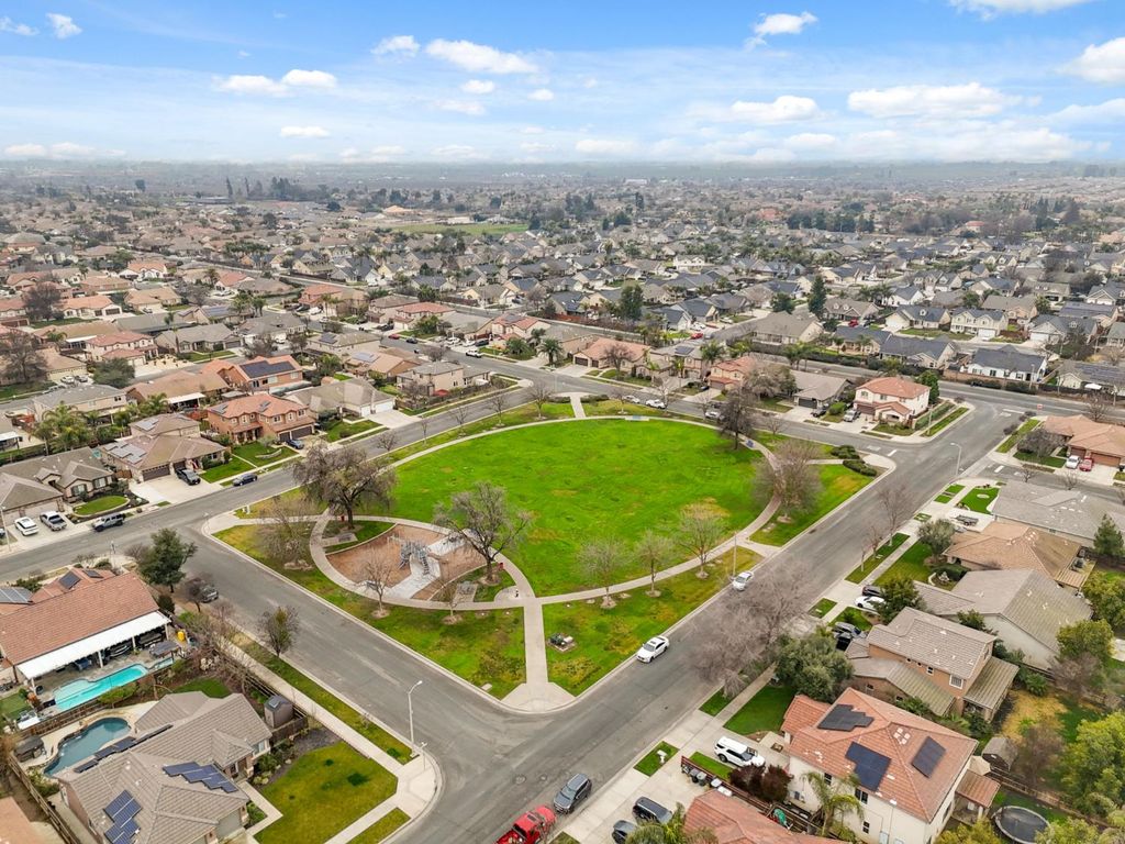 Image 15 of property listing at 1369 W Burgundy Court, Hanford, CA 93230