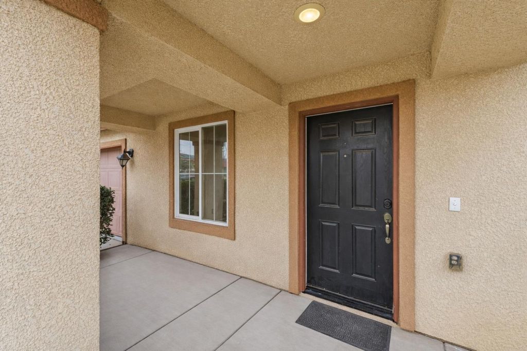 Image 2 of property listing at 1369 W Burgundy Court, Hanford, CA 93230