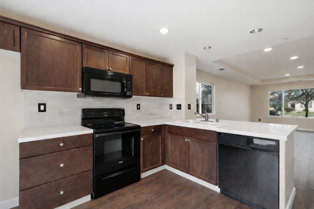 Image 3 of property listing at 1369 W Burgundy Court, Hanford, CA 93230