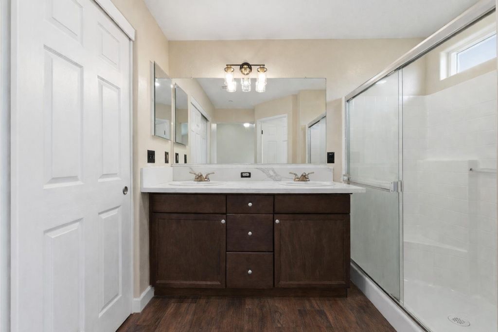 Image 8 of property listing at 1369 W Burgundy Court, Hanford, CA 93230