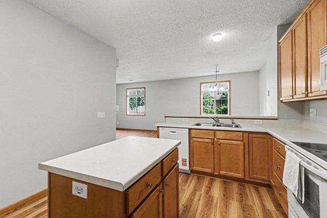 130 River Woods Drive W, Saint Paul Park, MN 55071