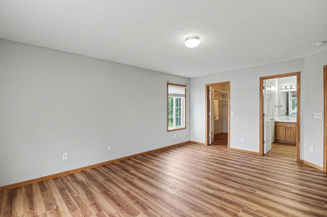 130 River Woods Drive W, Saint Paul Park, MN 55071