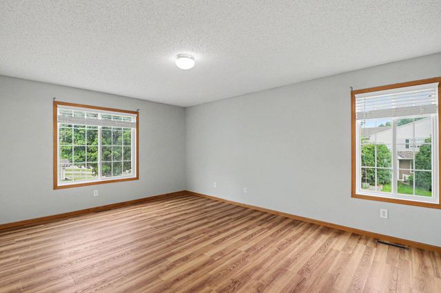 130 River Woods Drive W, Saint Paul Park, MN 55071