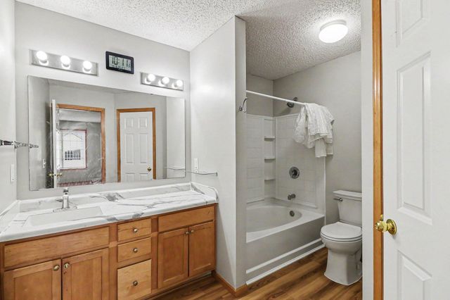 130 River Woods Drive W, Saint Paul Park, MN 55071