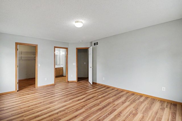 130 River Woods Drive W, Saint Paul Park, MN 55071