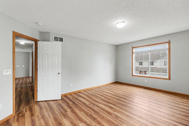 130 River Woods Drive W, Saint Paul Park, MN 55071