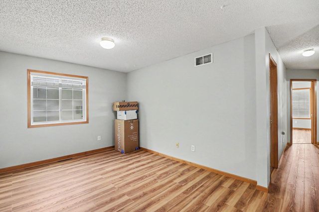 130 River Woods Drive W, Saint Paul Park, MN 55071