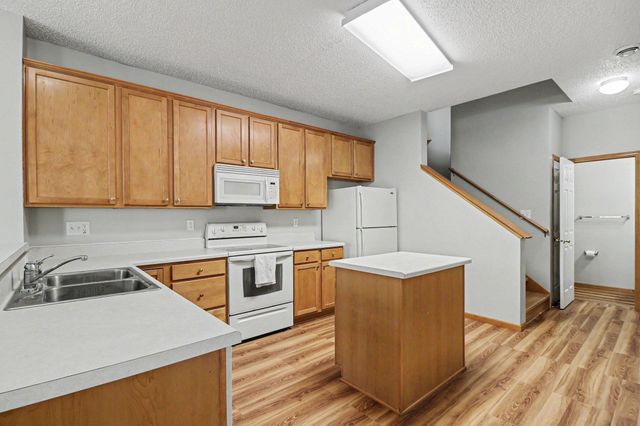 130 River Woods Drive W, Saint Paul Park, MN 55071
