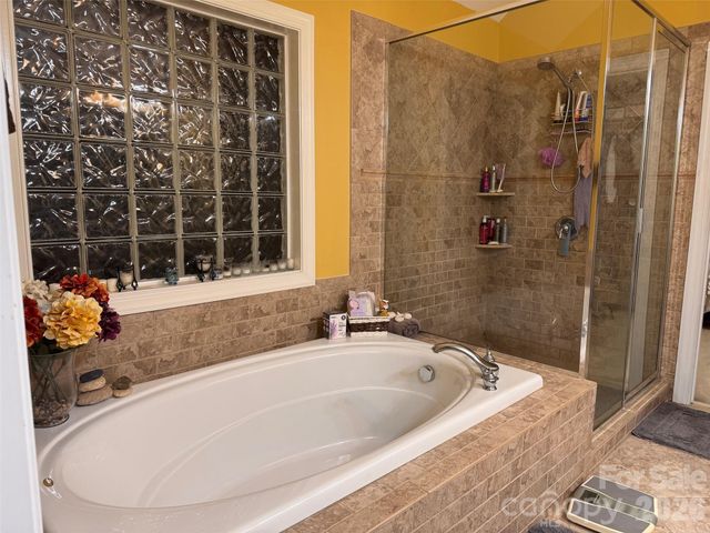 5006 Shannamara Drive, Matthews, NC 28104