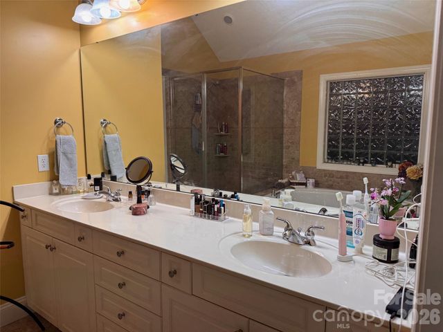 5006 Shannamara Drive, Matthews, NC 28104