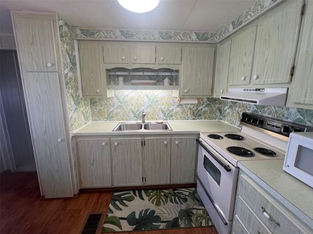 13 PINDO PALM STREET E, Largo, FL 33770